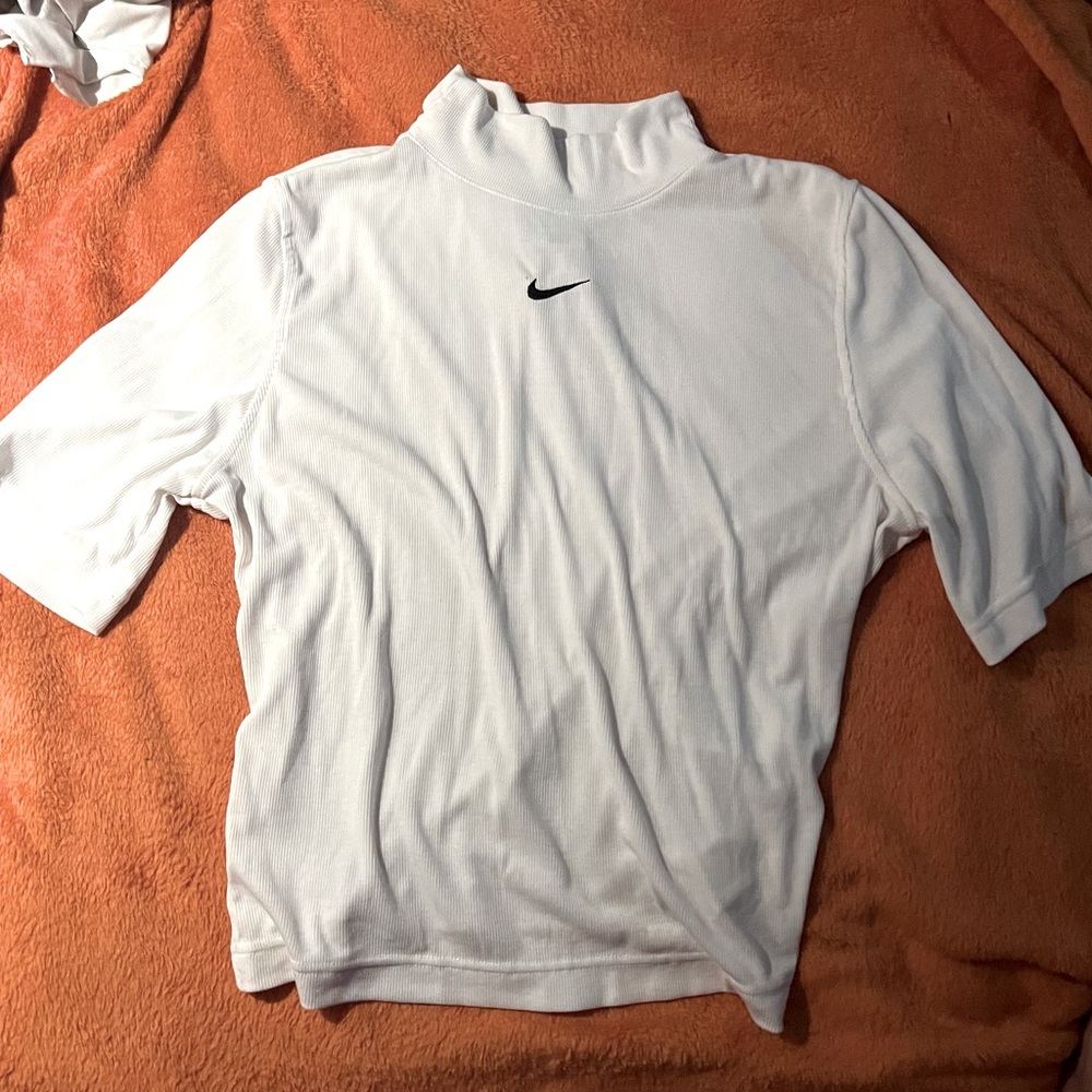 Women’s sporty top
